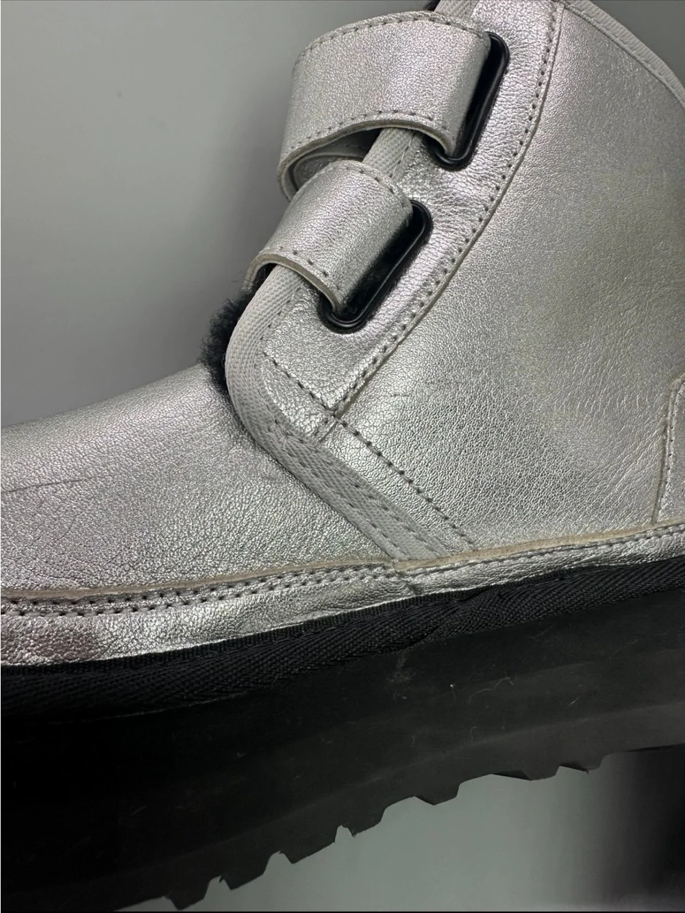 UGG Neumel Platform Leather Chukka Metallic Silver Youth SIZE 3